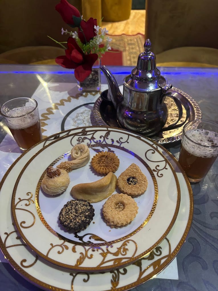 Al-Fassia Restaurant Agadir – Photo of a mint tea with Al-Fassia pastries: Kaab Ghazal and Ghriba